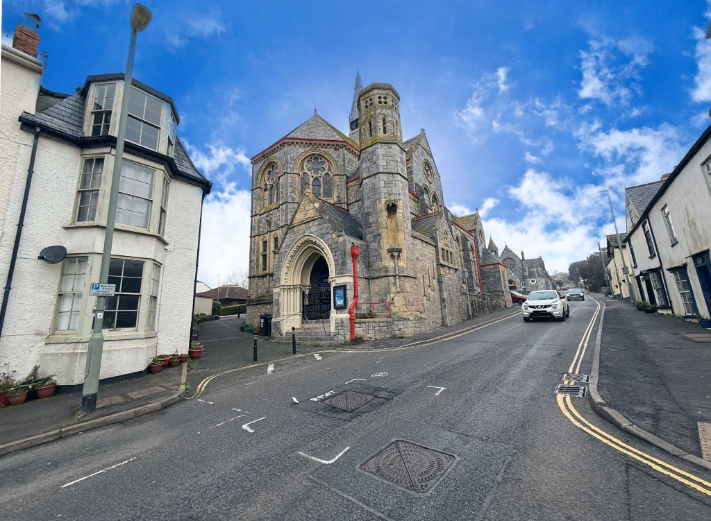 Lot: 14 - FORMER CHURCH - Main entrance to the Church